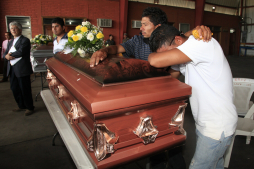 Dolor inconsolable en familias de inmigrantes