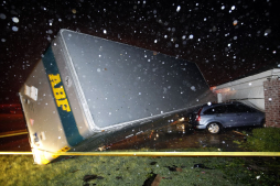 Diez tornados en Texas deja al menos seis muertos y 100 heridos