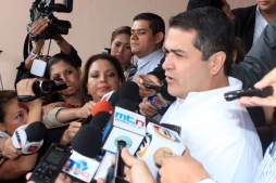 Presidente del Congreso sugiere consulta popular para pruebas de confianza