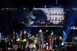 Obama inaugura árbol navideño recordando a las víctimas de Sandy