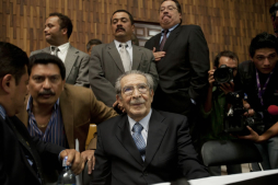 Ríos Montt ingresa a prisión tras condena de 80 años por genocidio