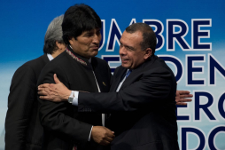 Porfirio Lobo se solidariza con Evo Morales tras incidente aéreo en Europa