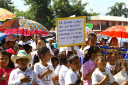 Cinco mil personas claman por la paz en la Rivera Hernández