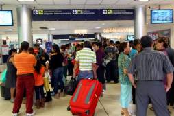 Aeropuerto al tope de viajeros