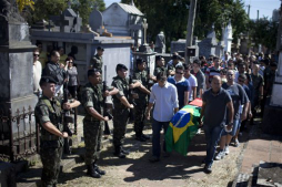 Inicia el entierro de las víctimas de un incendio en discoteca de Brasil