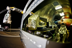 Felix Baumgartner tocó tierra tras saltar desde las puertas del cielo