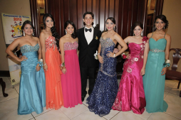 Brindis por los nuevos bachilleres