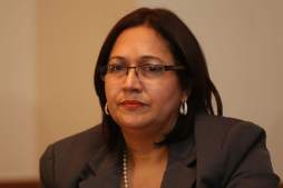 Ministra Roxana Araujo anuncia cambios en Secretaría de Salud