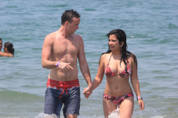 Honduras: Veraneantes abarrotan las hermosas playas de Tela