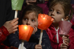 El papa Francisco preside en Roma su primer Vía Crucis