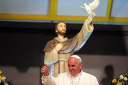 Papa Francisco condena narcotráfico y rechaza legalización de las drogas