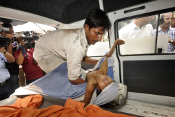 Indignación en India tras muerte de 22 niños por intoxicación alimentaria