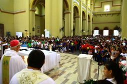 'Tú y yo somos Iglesia”, dicen niños en marcha