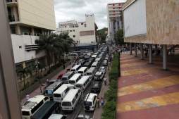 Dueños de rapiditos paralizan Tegucigalpa exigiendo permisos