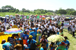 Cinco mil personas claman por la paz en la Rivera Hernández