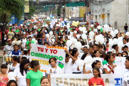 'Tú y yo somos Iglesia”, dicen niños en marcha