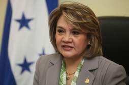 Ana Pineda dice que periodistas 'no estudian”