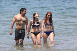 Honduras: Veraneantes abarrotan las hermosas playas de Tela