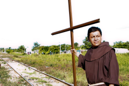 Fray 'Tormenta', un mexicano que defiende migrantes contra viento y marea