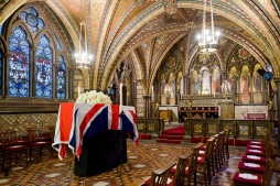 Dos mil invitados, pero pocos jefes de gobierno, en el funeral de Thatcher