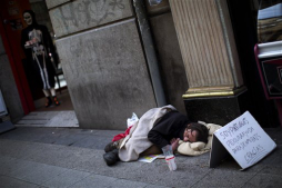 El desempleo supera el 25% en España; un récord