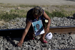 Migrante hondureño muere en custodia de Inmigración