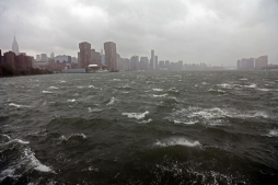 Sandy deja 13 muertos, apagón e inundaciones en Nueva York