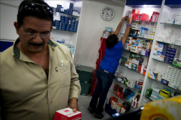 Obtener medicamentos, una odisea para muchos en Venezuela