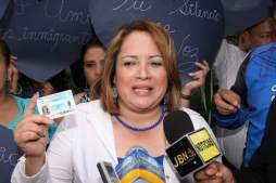 Presidenciable nacionalista Eva Fernández no puede votar