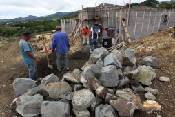 Más de 500,000 hondureños urgen de una vivienda