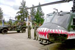 Militares hondureños rinden honores a Morazán