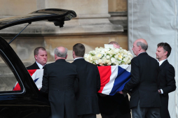 Dos mil invitados, pero pocos jefes de gobierno, en el funeral de Thatcher
