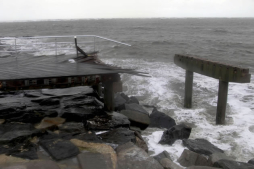 Sandy rompió un dique en Nueva Jersey