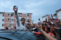 Maduro felicita al chavismo por 'enfrentar el chantaje fascista'