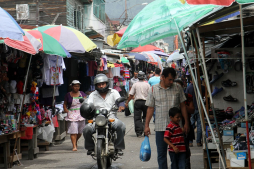 Más de nueve mil vendedores saturan las calles del centro de San Pedro Sula
