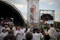 Miles de jóvenes esperan hoy al Papa Francisco en Brasil