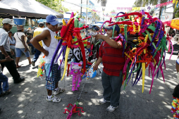 Encanto, ritmo y mucho color en desfile de carrozas en La Ceiba