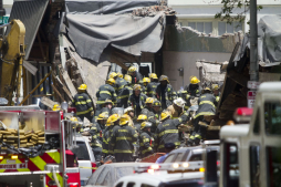 Al menos 6 muertos y 13 heridos por derrumbe de edificio en EUA