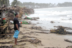 En alerta costa este de EUA por huracán Irene