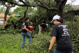 Diez tornados en Texas deja al menos seis muertos y 100 heridos