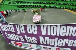 En Honduras mujeres no celebran; protestan