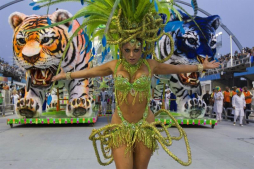 Will Smith visita favela y se une a legión de celebridades en Carnaval de Río