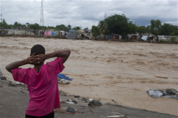 Huracán Sandy se dirige al este de EUA tras dejar 59 muertos en el Caribe