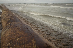 Huracán Hilary se aleja de costas de México