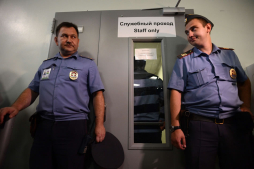 Snowden pide asilo en Rusia hasta poder volar a América Latina