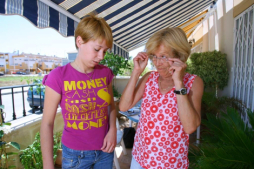 Mujer que quemó vivo al violador de su hija ingresa a prisión