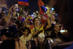 Minuto a Minuto: Chávez y Capriles piden paciencia a seguidores