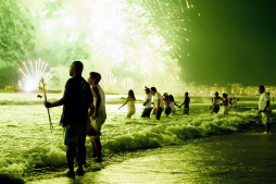 El mundo celebra la llegada de 2013 pese a la crisis mundial