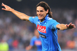Cavani tumba al Milan con un 'hat trick' y da el liderato al Napoli