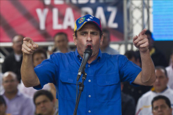 Capriles acusa a Maduro de viajar 'desesperado' para tapar su ilegitimidad